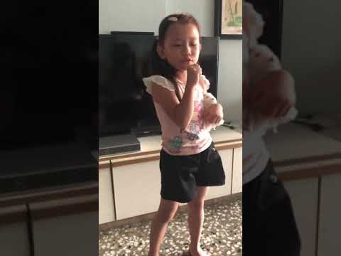芹唱天黑請閉眼