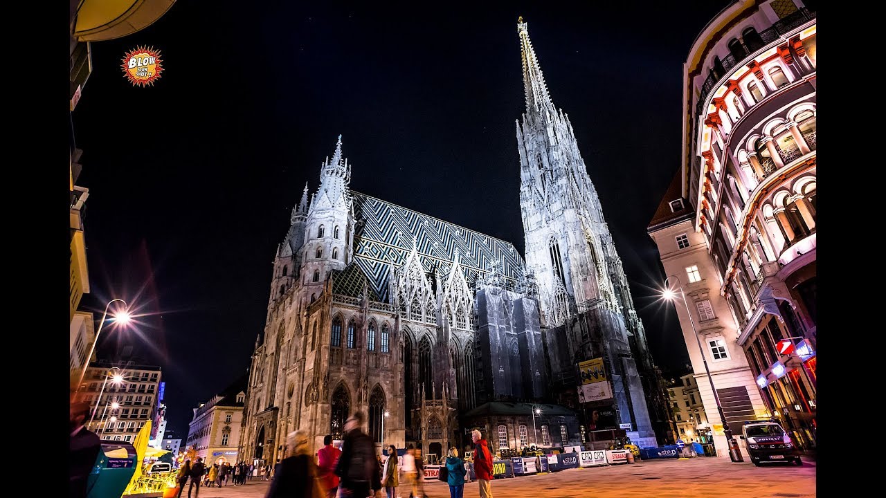 Stephansdom at night in Vienna - St. Stephans Cathedral in Vienna Time lapse - 4K