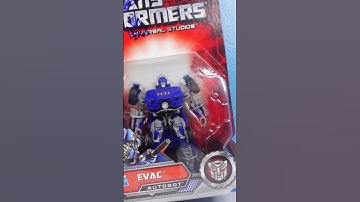 Getting a grail Transformer at TFCon Chicago! Universal Studios Evac