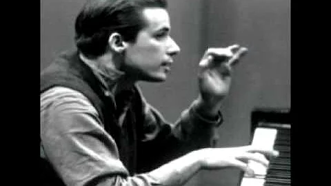 Piano Sonata K 331 (Mozart) - 1st mvt. Glenn Gould