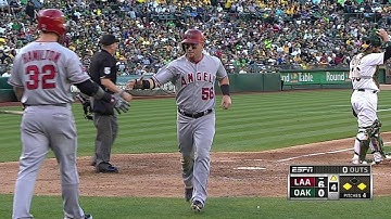 LAA@OAK: Pujols singles in Calhoun to extend the lead