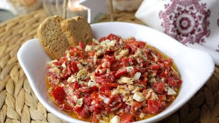 Ensalada de pimientos asados, atún y huevo aliñados | Entrantes para Navidad