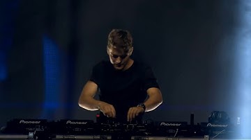 Martin Garrix - Waiting For Love (Tribute To Avicii) (Music Video)