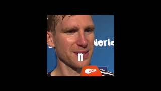 Songtitel: VALENTIN - fked up #Mertesacker #Fußball #WM #Lustig #Interview ￼