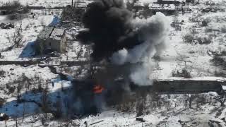 российский танк хлопнул в Украине потому что сильно быстро ехал