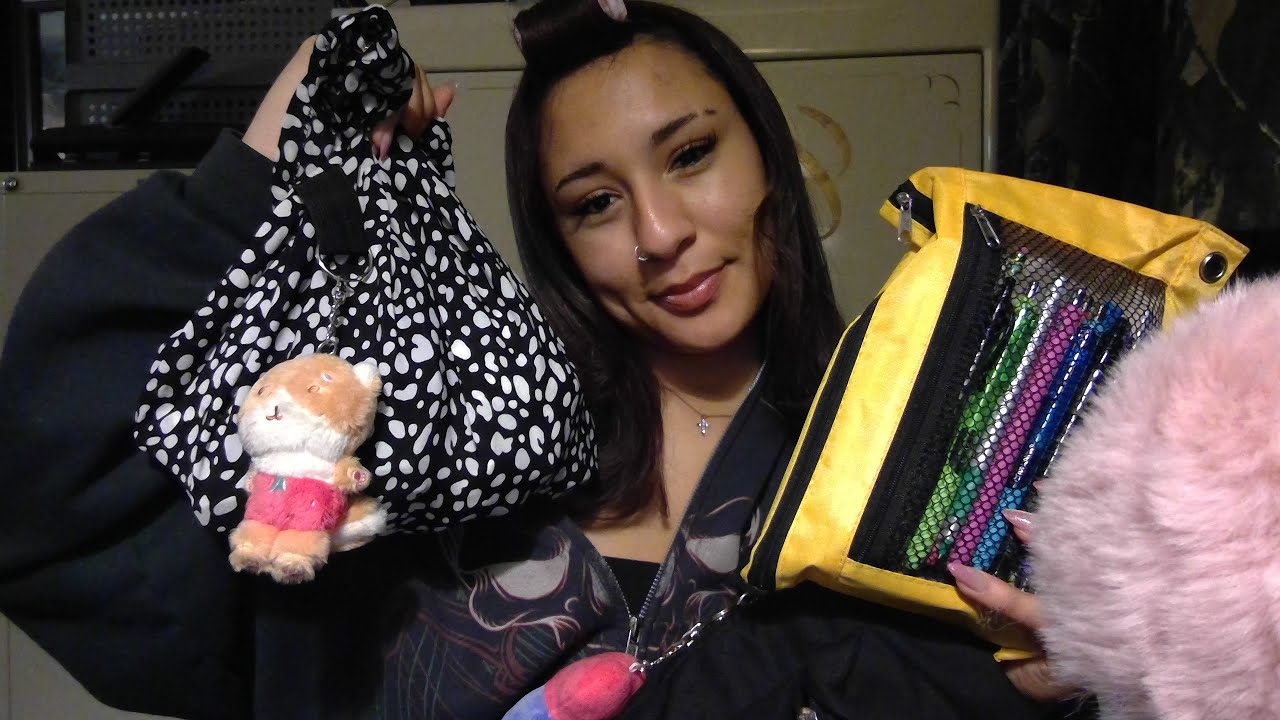 girl who has crush on you asks you out asmr (tapping & gum chewing)