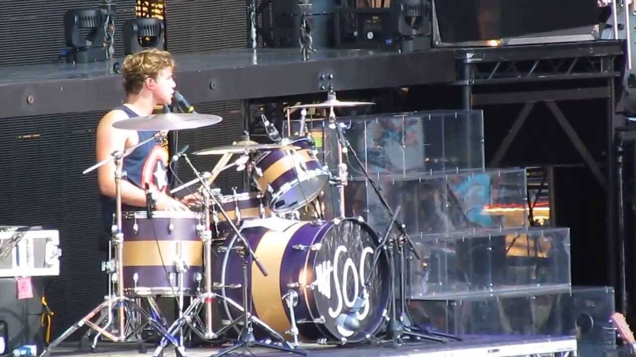 5 Seconds of Summer - Teenage Dream (cover) + HAPPY BIRTHDAY, ASHTON - Hershey Park Stadium (7/6/13)