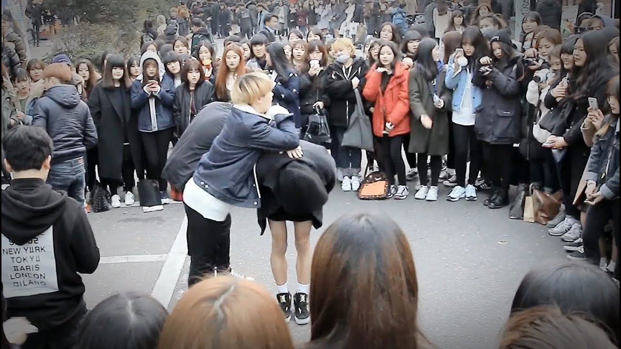 경찰 아재가 춤추는데 노래 꺼 버림 ㄷㄷ