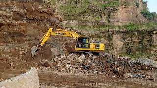 19 UP 2 Excavator Komatsu Mengikis Gunung