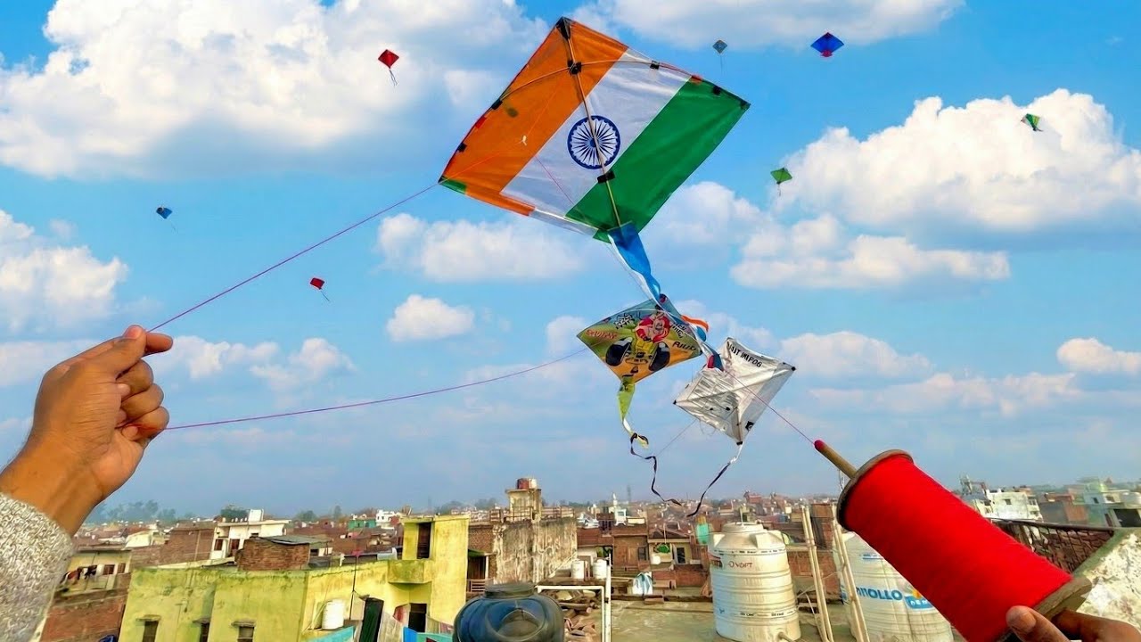 Kite Cutting video |patangbzi |kite flying | kite fighting | kitecatching |