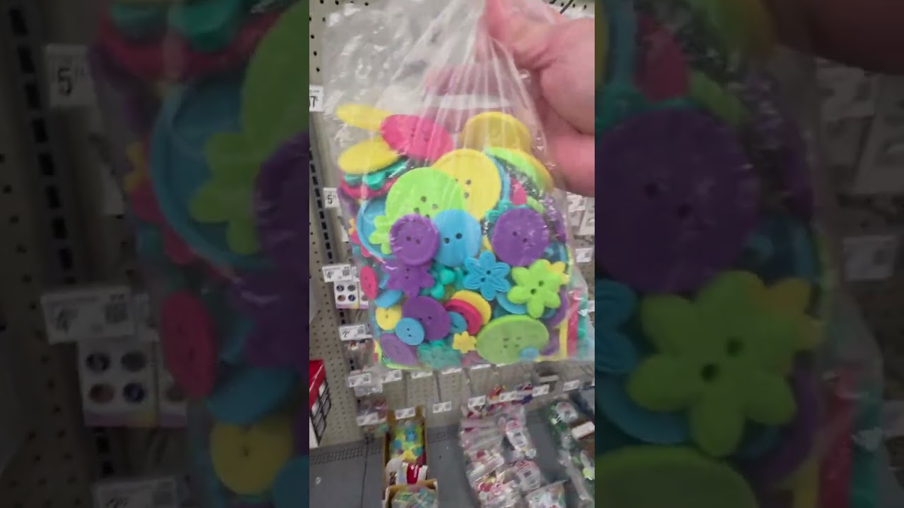 Dari mesin jahit sampai patron bisa kita temukan disini.