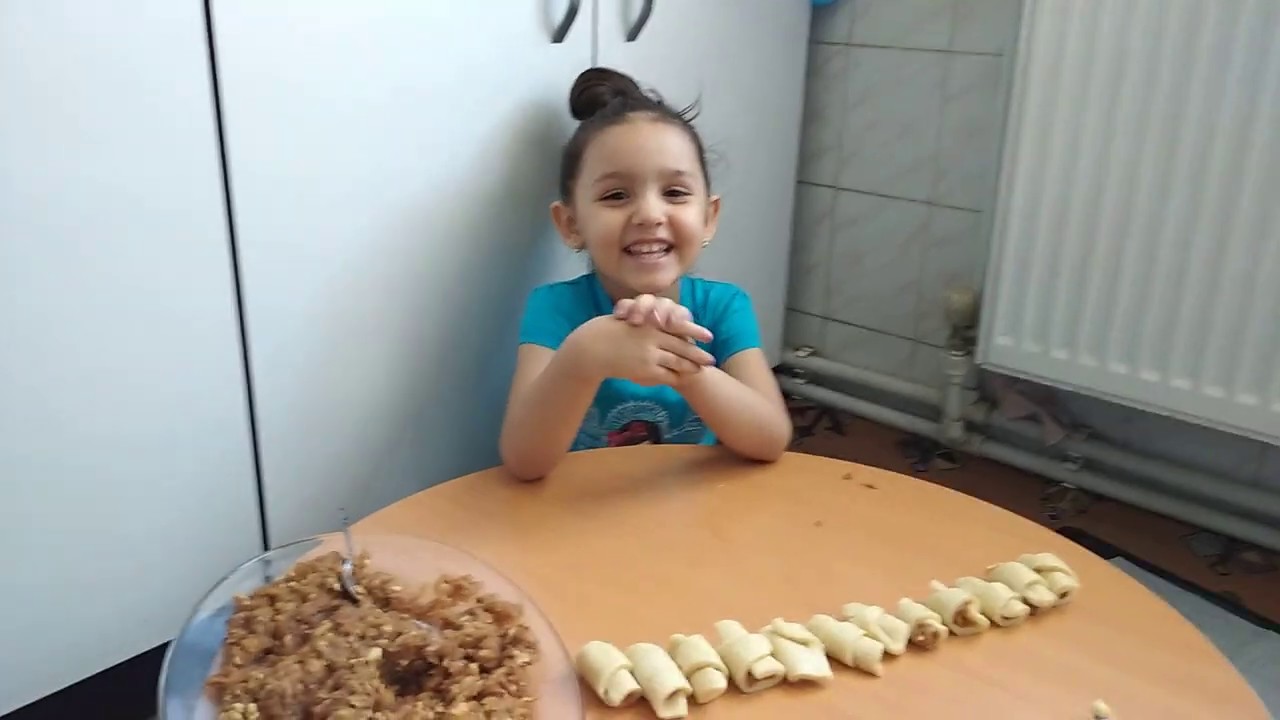 YAYA ELMALI KURABİYE YAPIYOR.EĞLENCELİ ÇOCUK VİDEOSU. YouTube