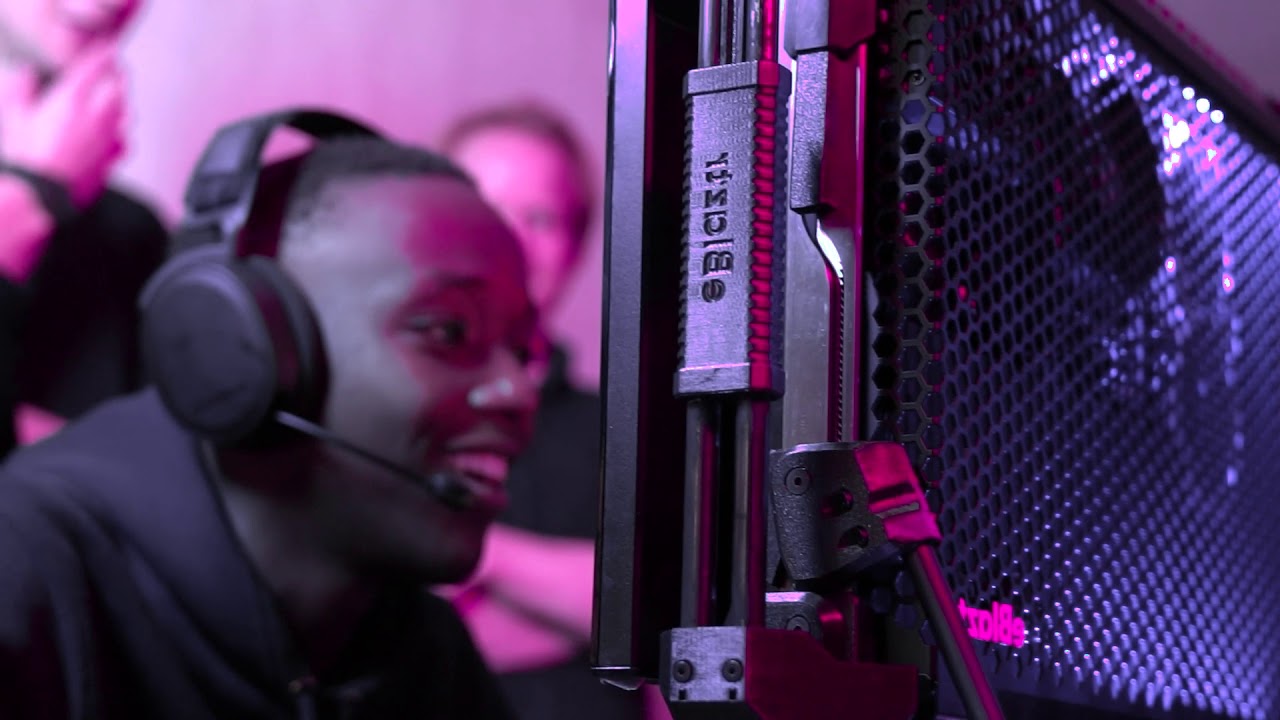 eBlaztr – The portable gaming desktop