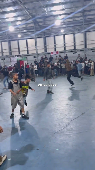 Download lagu Bocah ngapak yak #moshing #mosh #crowd #twostep #shorts #pogo #chaos #gigs #punk #crowdsurfing