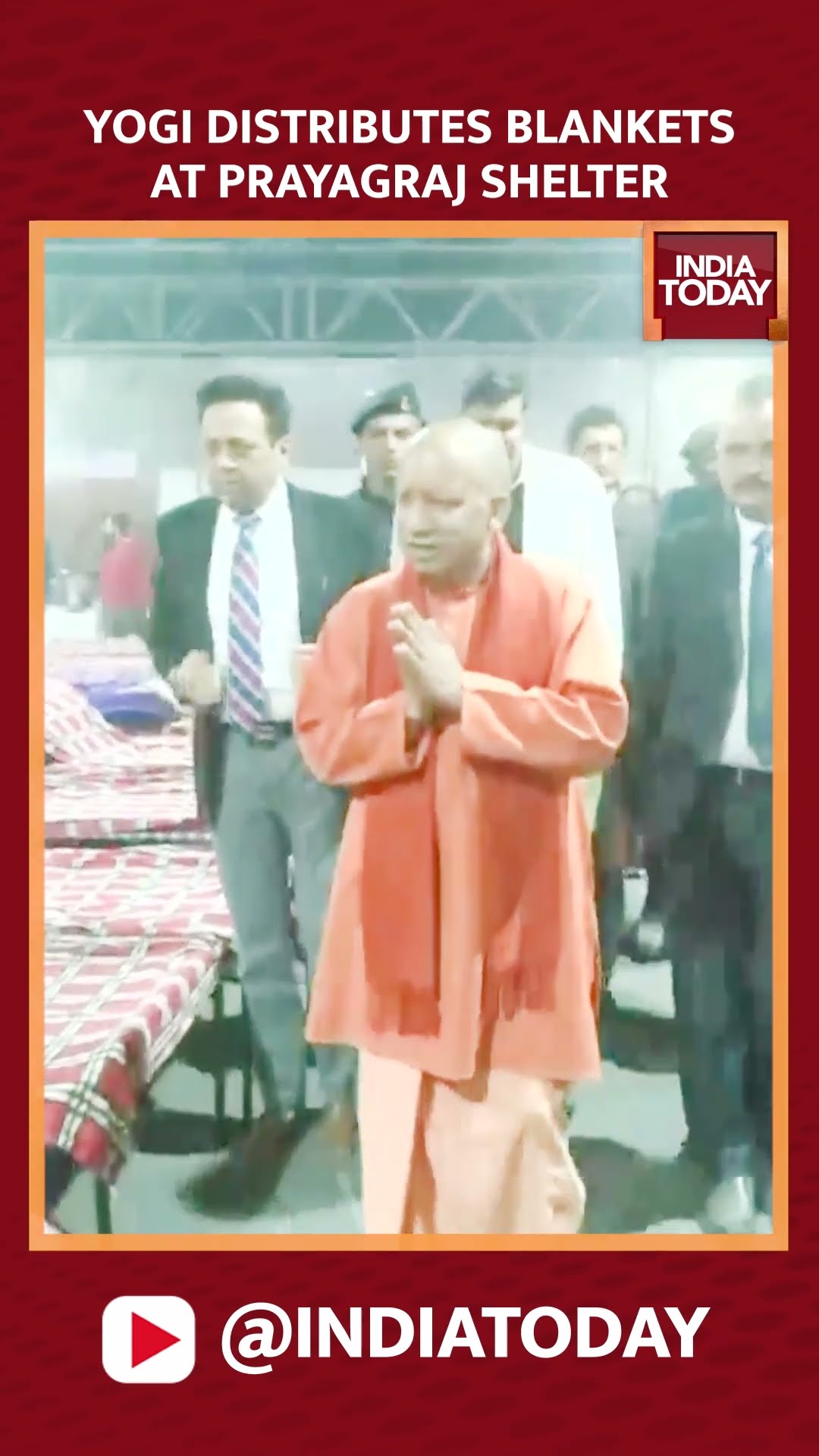 #mahakumbh UP CM Yogi Adityanath Distributes Blankets At Prayagraj Shelter #cmyogi #prayagraj
