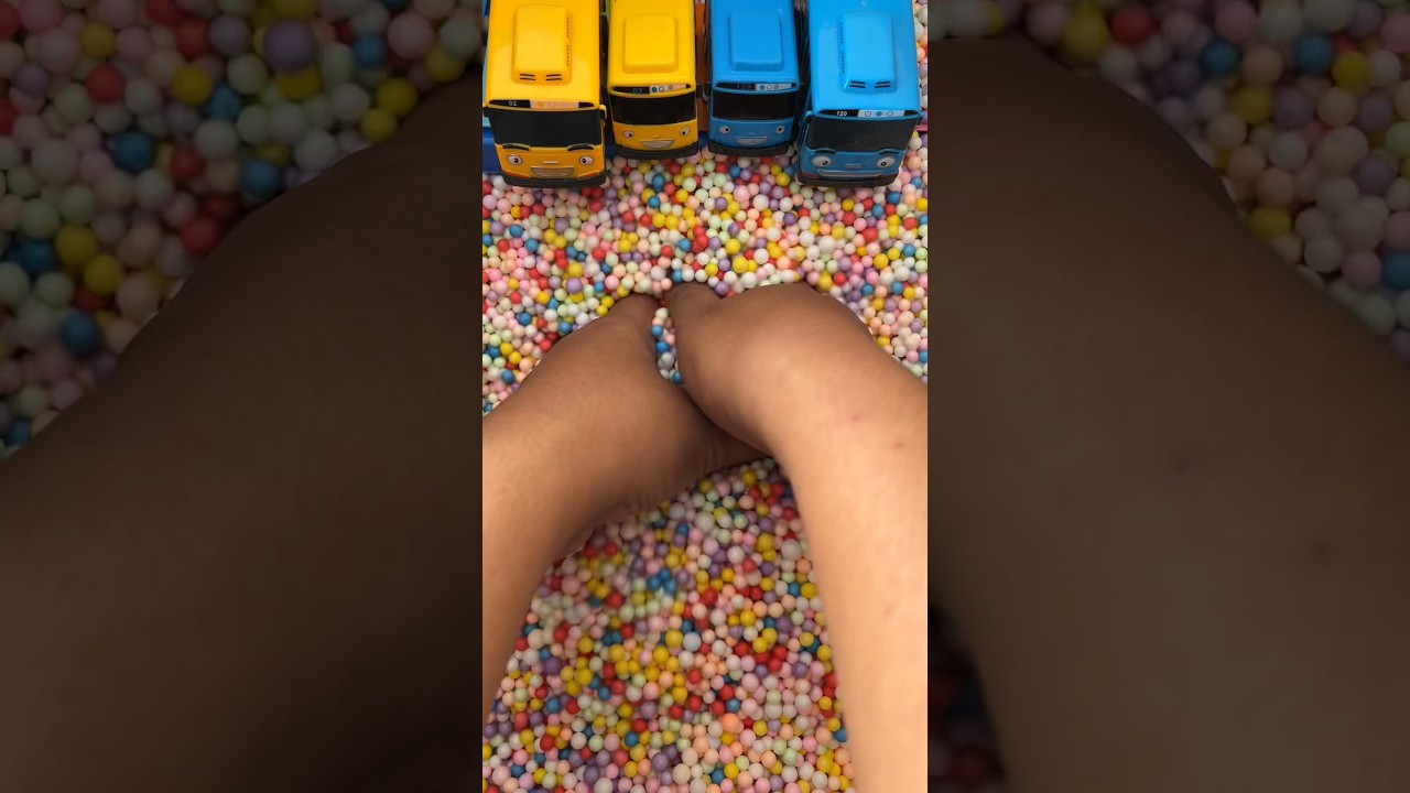 Toy Hunt - Funny Minion Hat Surprise Toy 