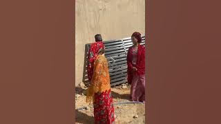 Sarki Ali Nuhu da Minister Hannatu Musawa sun taimaki wata tsohuwa akan hanya