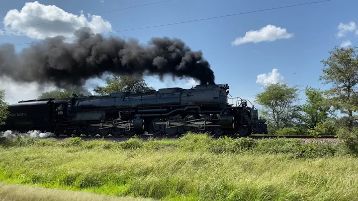 Pacing Union Pacific Big Boy #4014 Steam Train Bet...