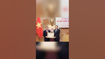 Chủ tịch Quốc hội Trần Thanh Mẫn dự Lễ trao huy hiệu 40 năm, 30 năm tuổi Đảng