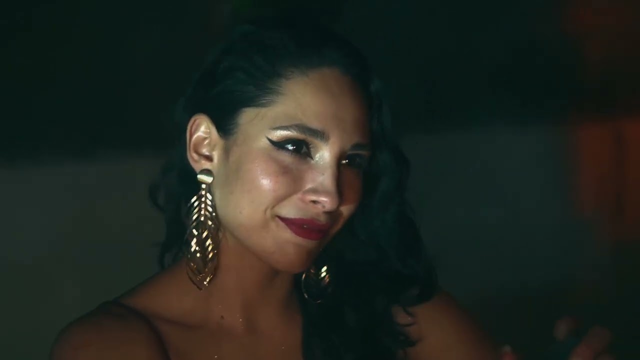 Leonardo Mena - No Invites al Amor (Videoclip Oficial)