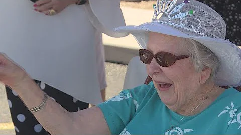 Scottsdale woman celebrates her 103rd birthday with a parade - DayDayNews