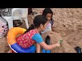 الاطفال يلعبون في البحر fun kids the see