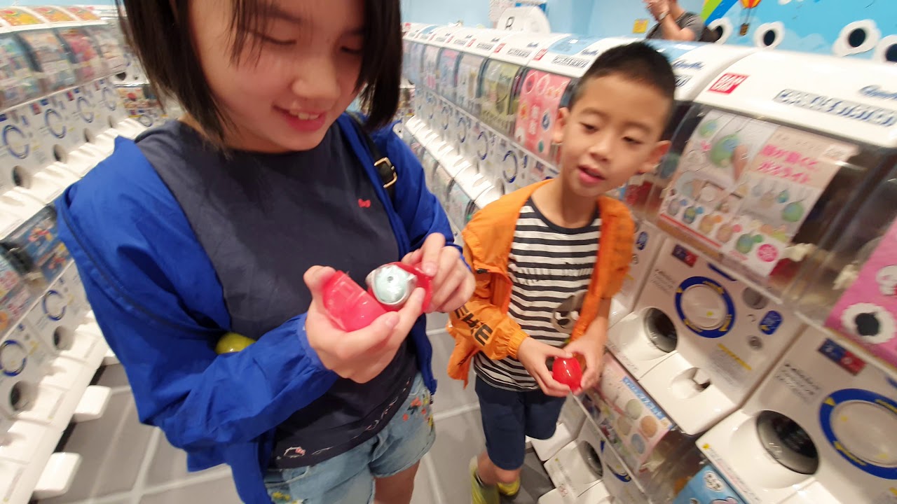 全家一起轉在機場扭蛋｜逛逛那霸空港...舒服乾淨 沖繩ep31