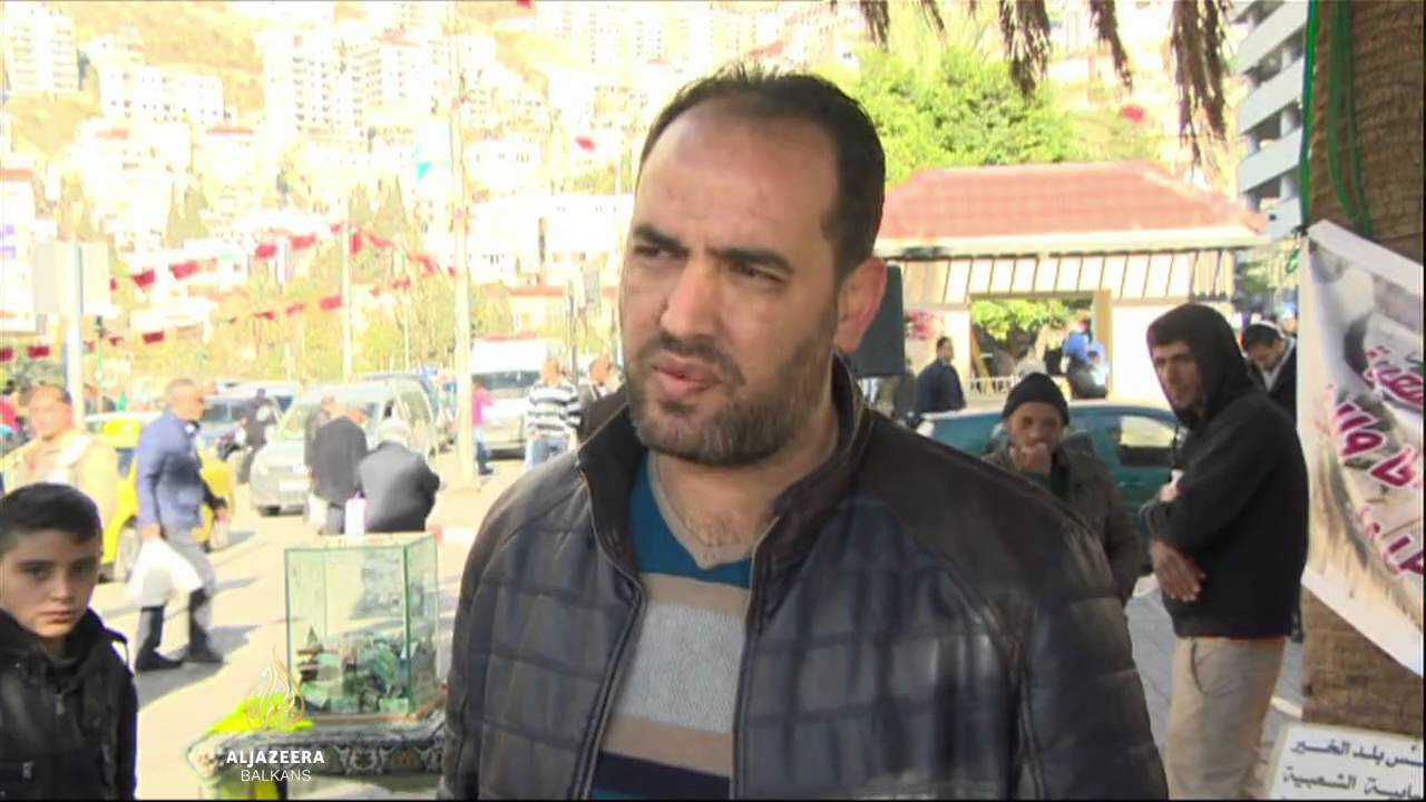 إسرائيل تهدم المنازل، والفلسطينيون يجمعون التبرعات لإعادة الإعمار.