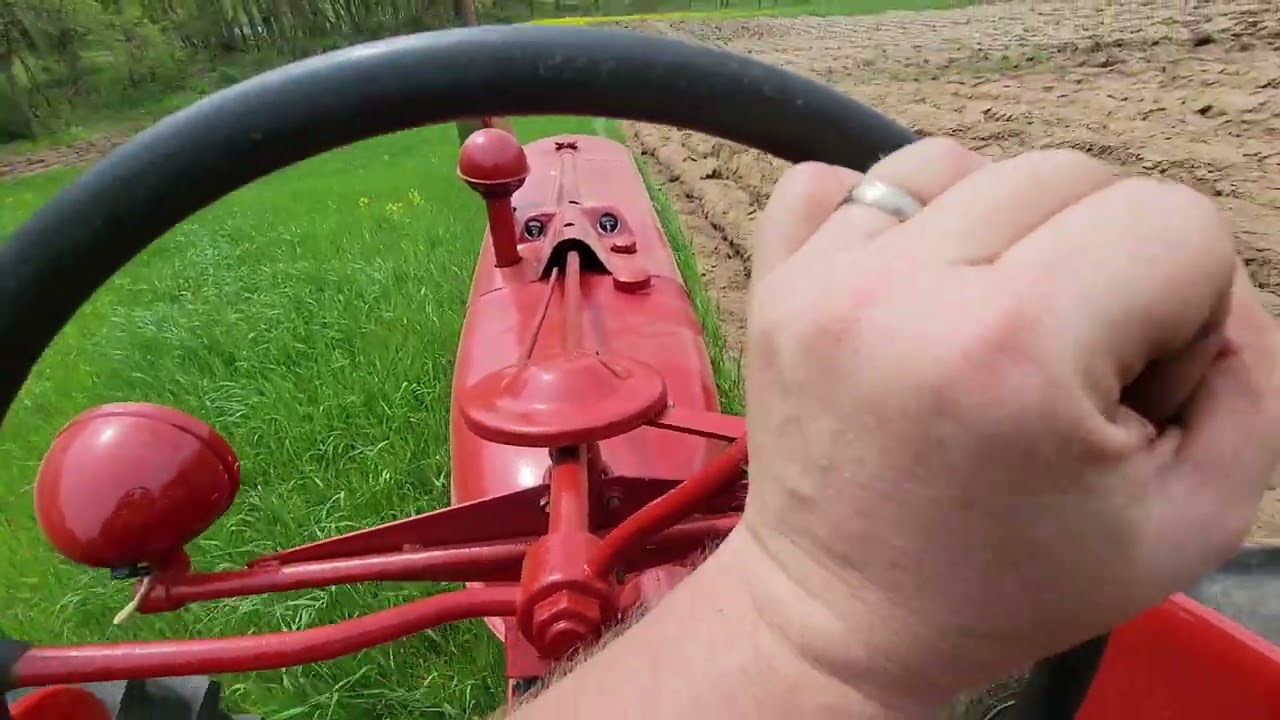 Farmall H plowing with No. 8 Little Genius 2-16's