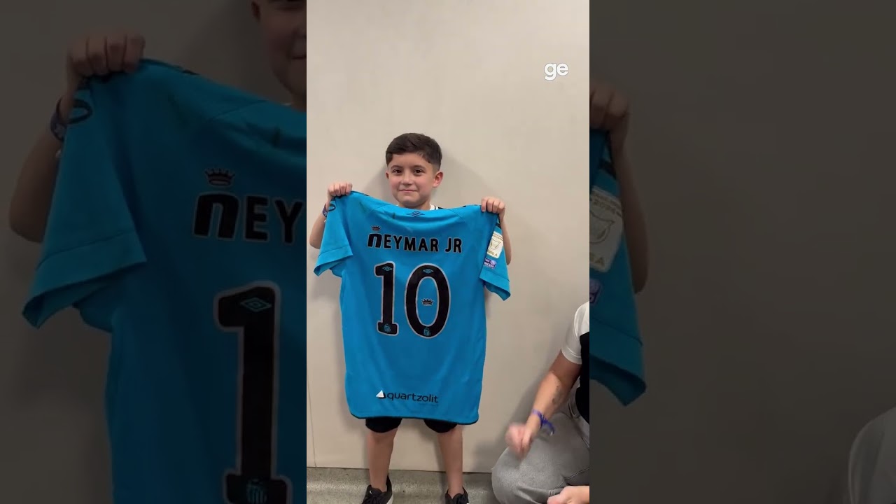 PEQUENO CORINTIANO EXIBE CAMISA DE NEYMAR | #shorts | ge.globo