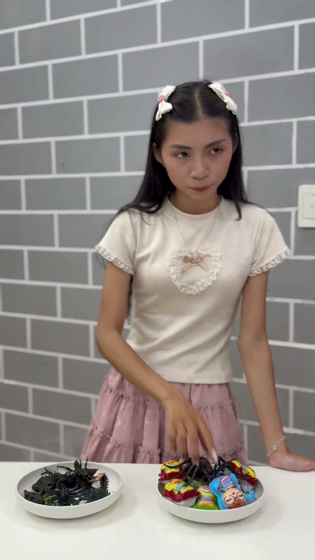 LNF - Đừng để nhện vào kẹo của tớ❗️|| Don't put spider into my candy ? #shorts