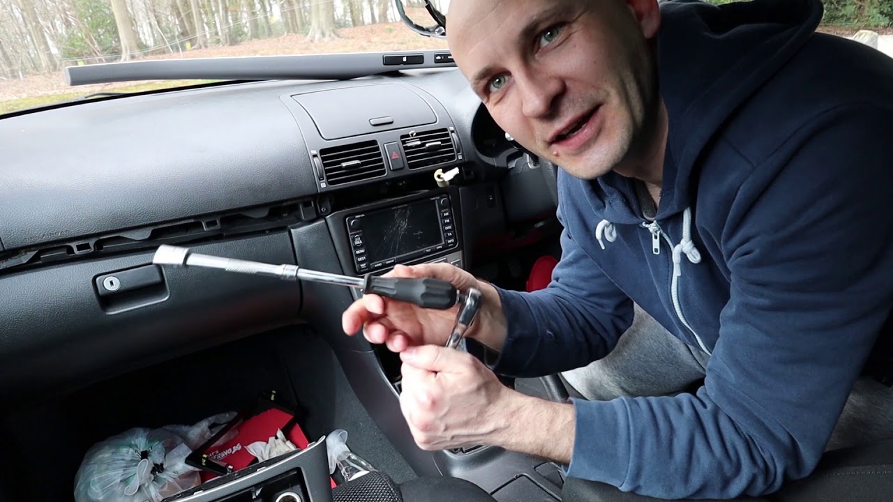 Toyota Avensis T25 2.0 Vvi Radio And Climate Controls Removal. - Youtube