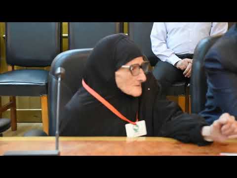 محافظ الشرقية يستجيب لسيدة مسنة ويأمربتوصيل خط مياه الشرب لمنزلها خلال لقائه الأسبوعى بالمواطنين