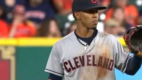 Francisco Lindor makes a spinning throw to nab Jose Altuve