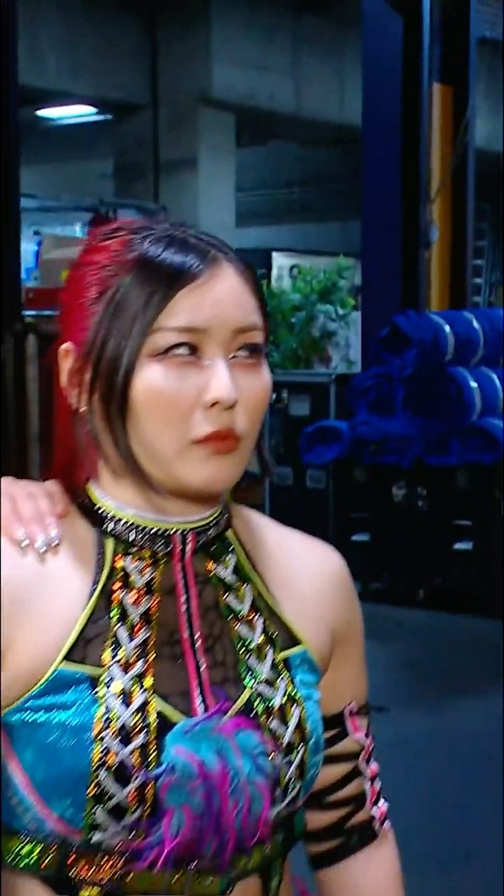 IYO SKY is NOT happy with Rhea Ripley ? #RawOnNetflix #WWERaw