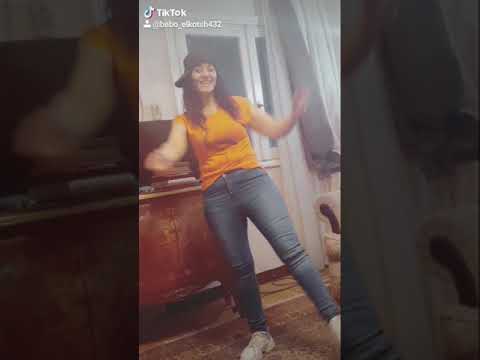 وقابلتك صدفه ضحكت