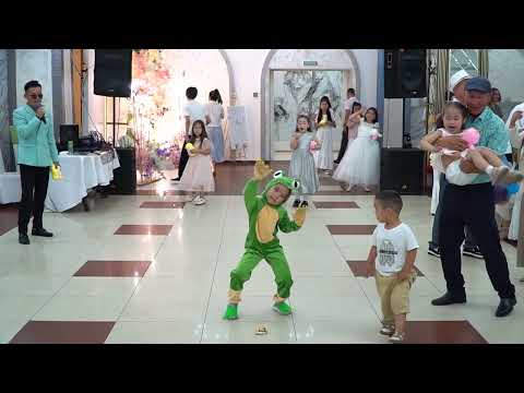 Танец лягушки поздравление / Казахский той (22.06.2025)