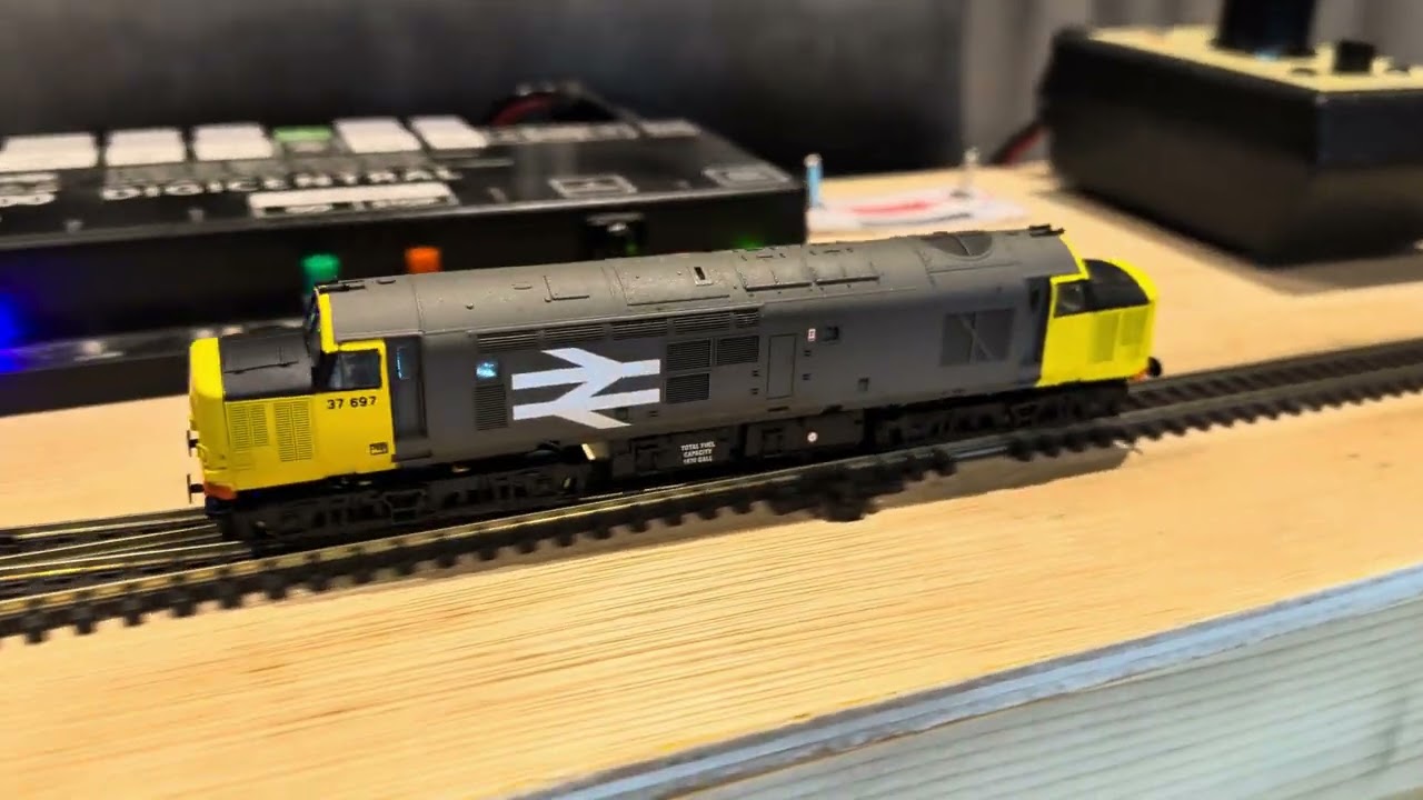 Graham Farish Class 37 Repair