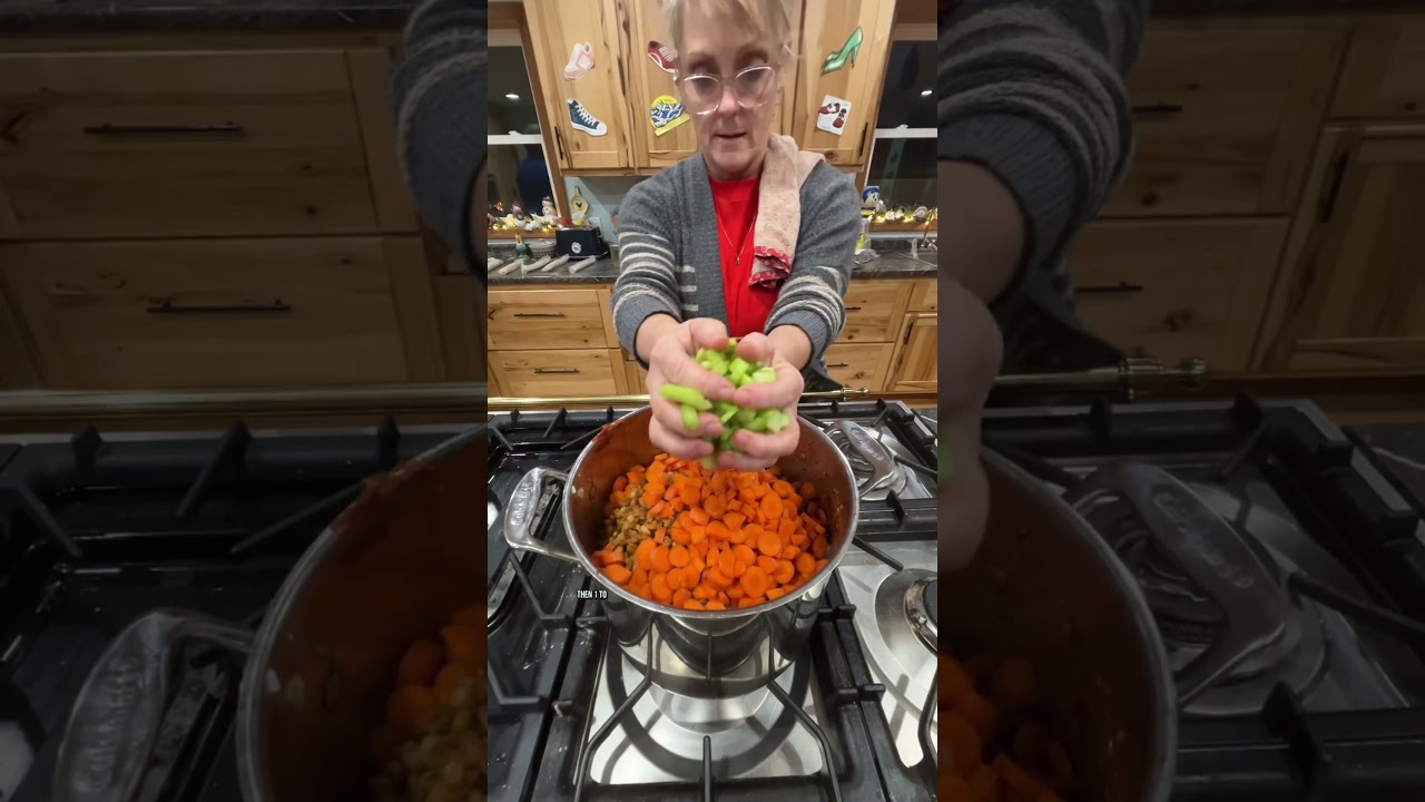 DiNNERTIME FOR OUR BiG FAMILY 