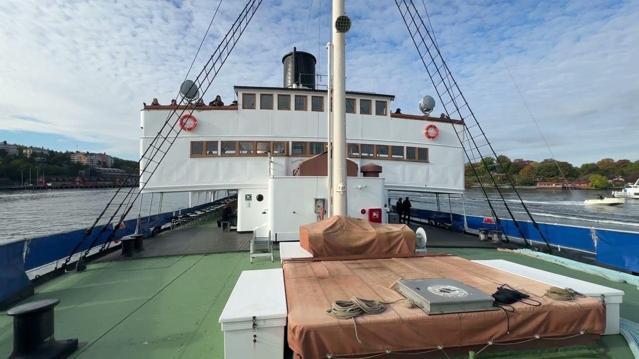 Konvoj med isbrytarna Atle och Sankt Erik, 2024