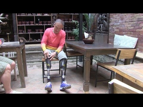 Alpinista chino amputado de ambas piernas a la cima del Everest