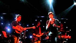 Loucas Yiorkas - Kaneis Edo Den Tragouda..oi Magkes Den Uparhoun Pia