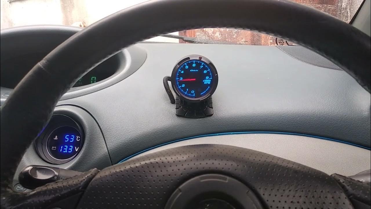 выносной тахометр в Toyota Vitz и общий вид центральной панели - YouTube