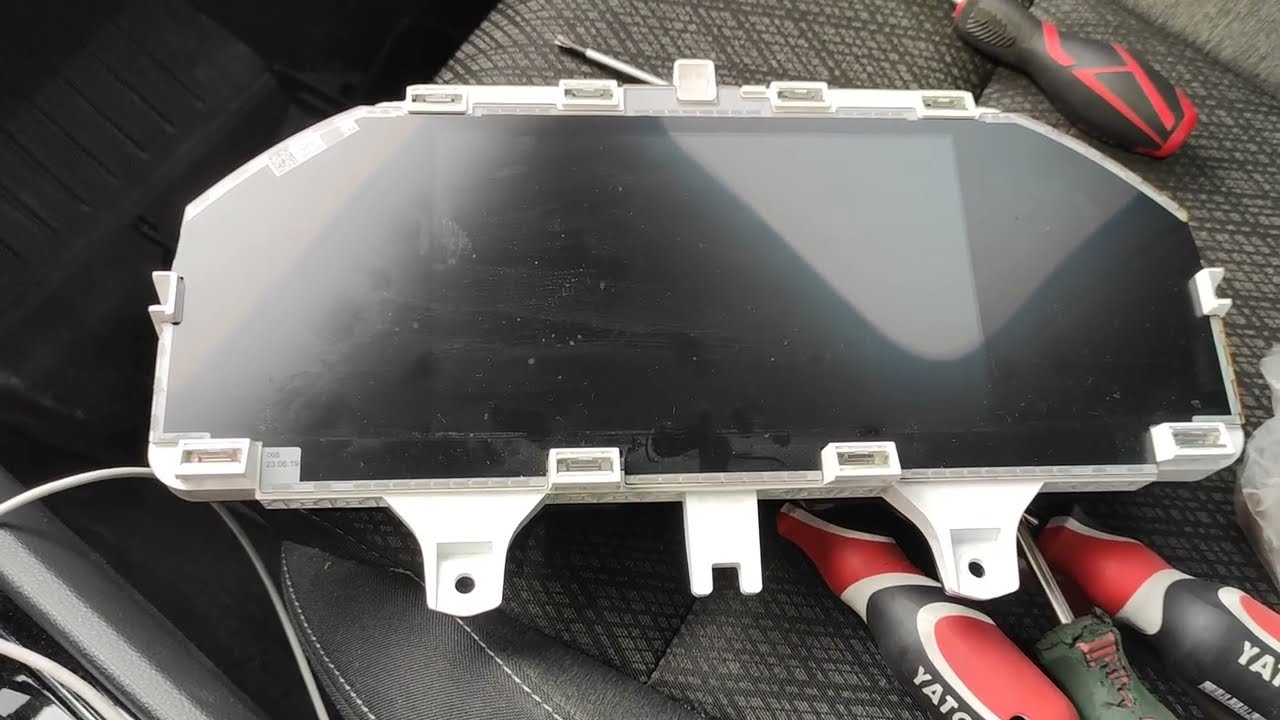 Škoda Karoq 23 Dash Снятие щитка приборов