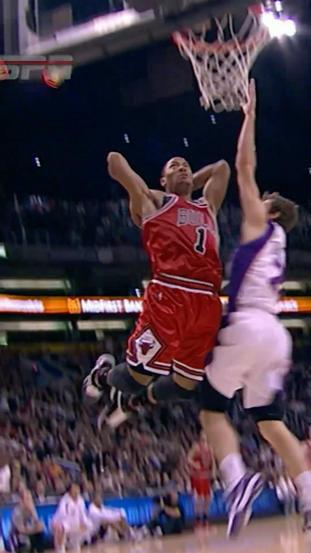 Derrick Rose’s ICONIC Poster Dunk vs. PHX in 2010 | This Date in History