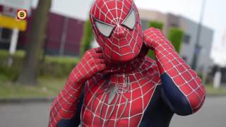 Yuri Schuurkes uit Uden nieuwe auto dankzij zelfgemaakt Spiderman-pak - YouTube