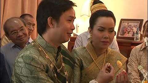 Lễ buộc chỉ cổ tay của người Lào