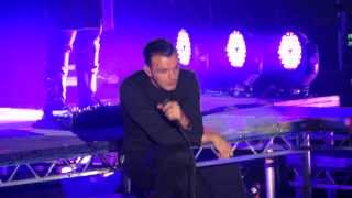 HURTS - Evelyn (Berlin Velodrom, 10.11.2013)