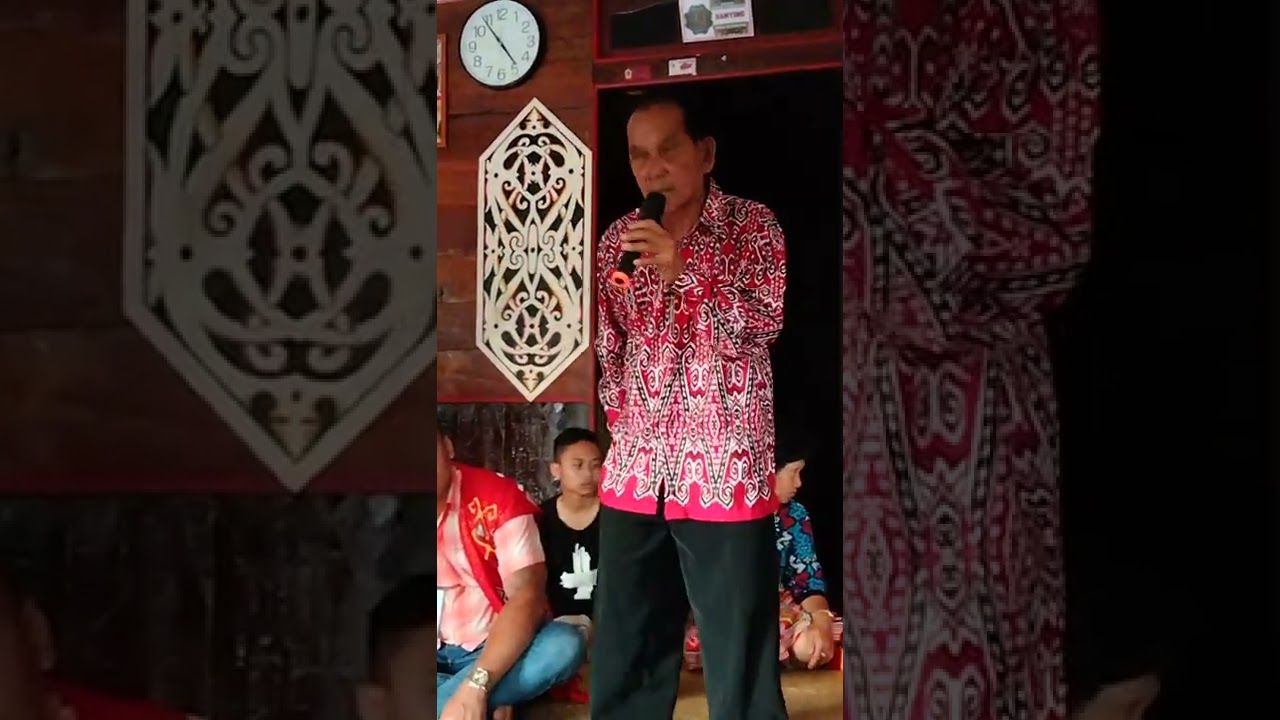 Reciting the prayers, offerings  and calling for God (Lemambang Empading 