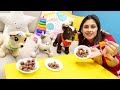 Kız oyunları! Ayşe, köpekçikler öksürmeye başlayınca onlara mama hazırlıyor. Yemek yapma oyunu